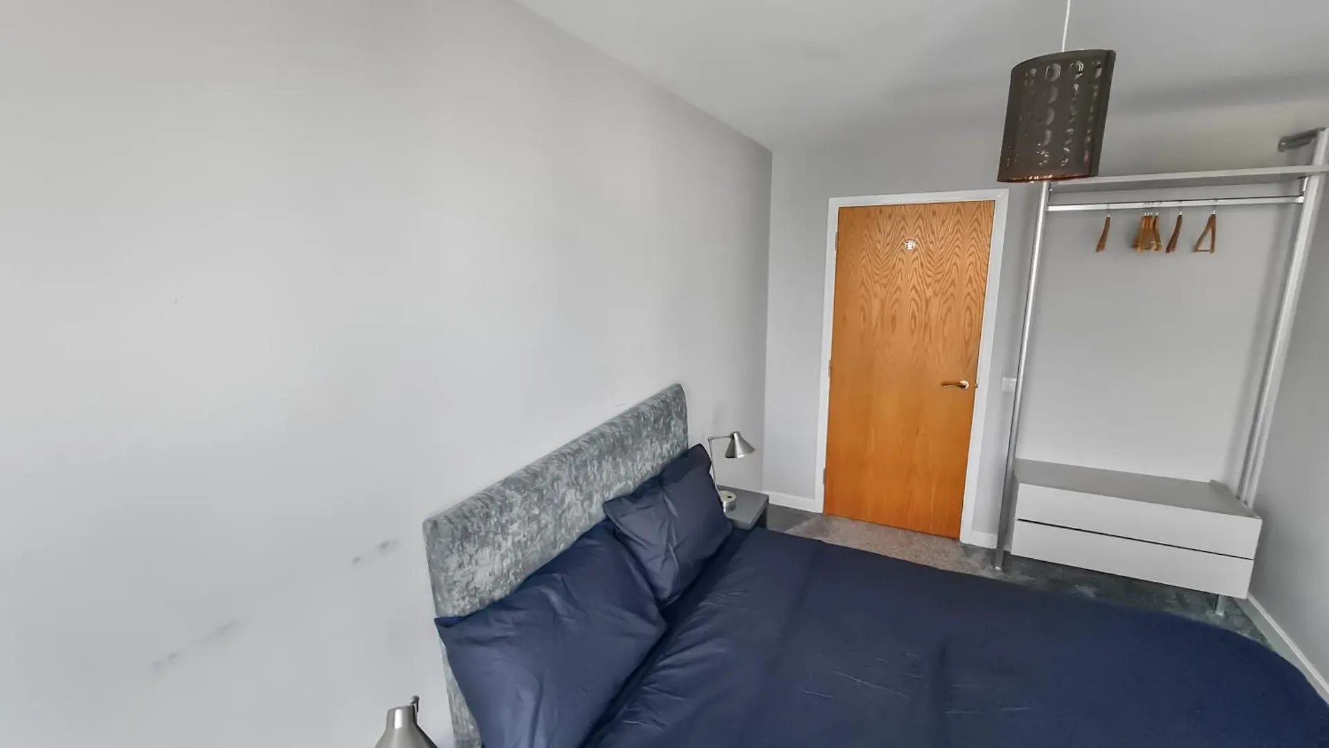 Guest house River View Private Room In Shared Apartment Belfast