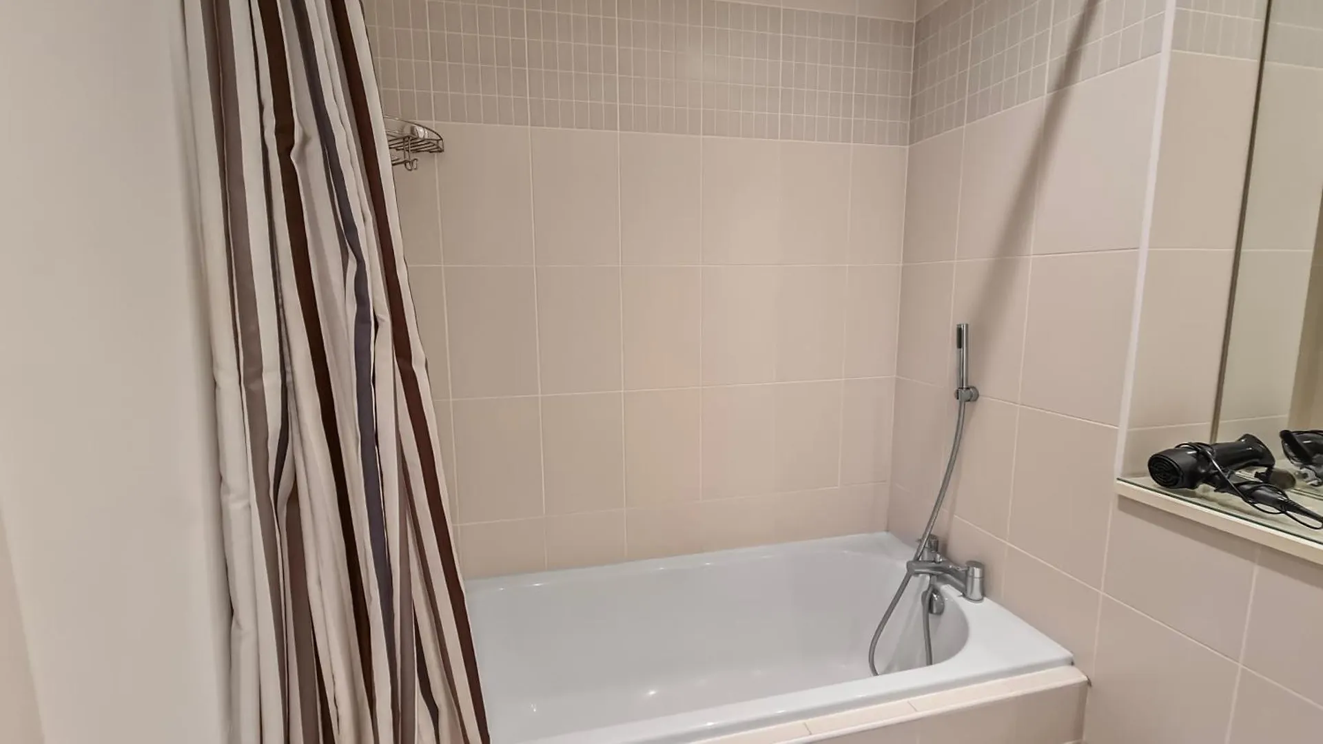 River View Private Room In Shared Apartment Belfast