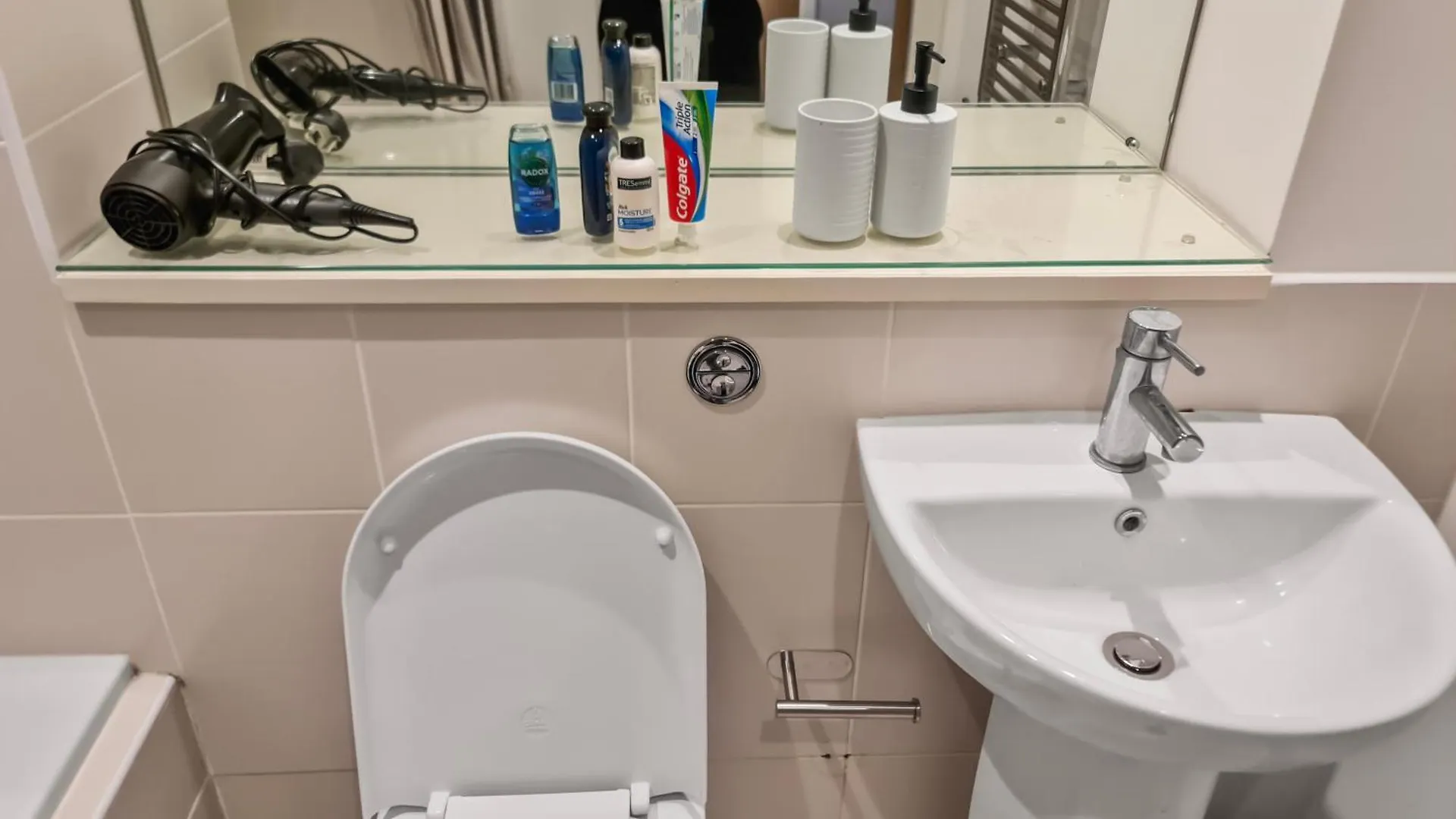 Guest house River View Private Room In Shared Apartment Belfast United Kingdom